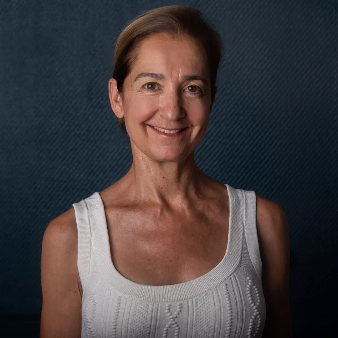 Portrait de Christine d’Angelin, praticienne en yoga, Pilates, sophrologie, méditation et hypnose à Lyon 6